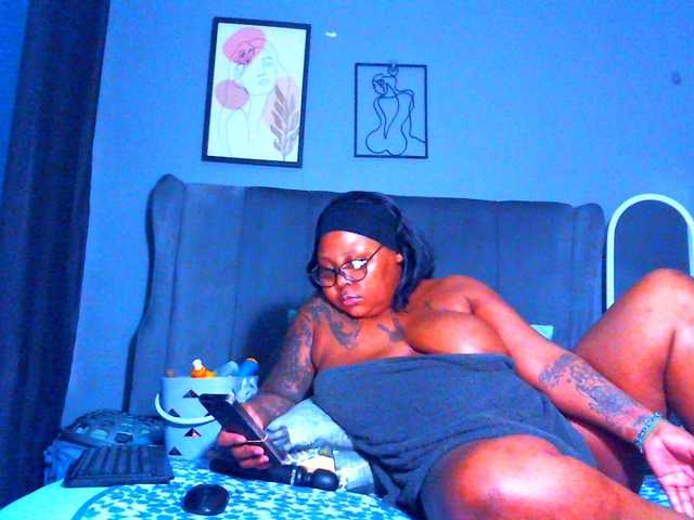 PearBlu38's BongaCams show and profile