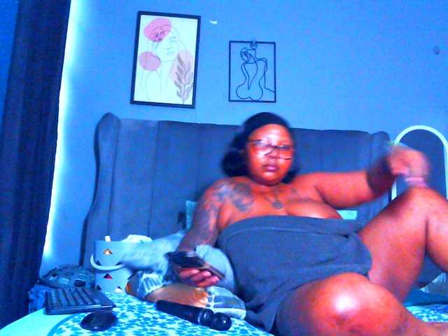 PearBlu38's BongaCams show and profile