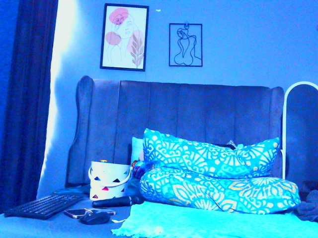 PearBlu38's BongaCams show and profile