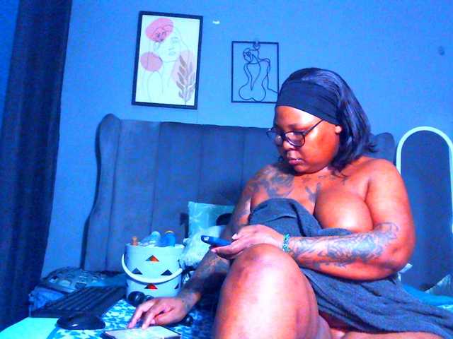 PearBlu38's BongaCams show and profile