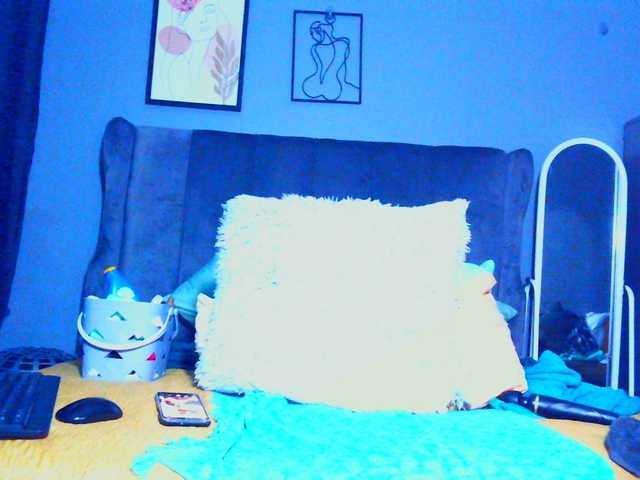 PearBlu38's BongaCams show and profile