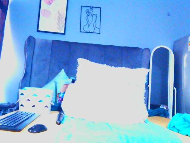 PearBlu38's BongaCams show and profile