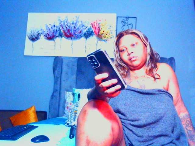 PearBlu38's BongaCams show and profile