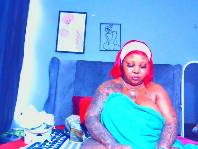 PearBlu38's BongaCams show and profile