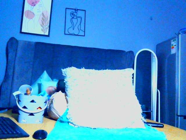 PearBlu38's BongaCams show and profile