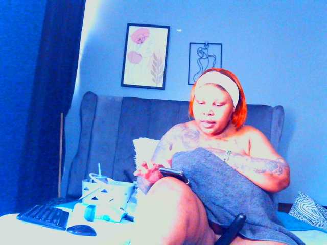 PearBlu38's BongaCams show and profile