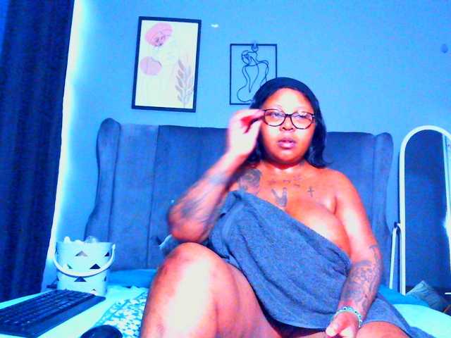 PearBlu38's BongaCams show and profile