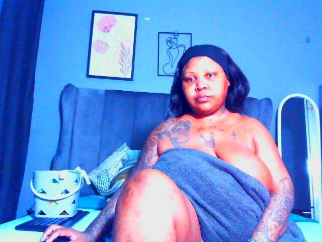 PearBlu38's BongaCams show and profile