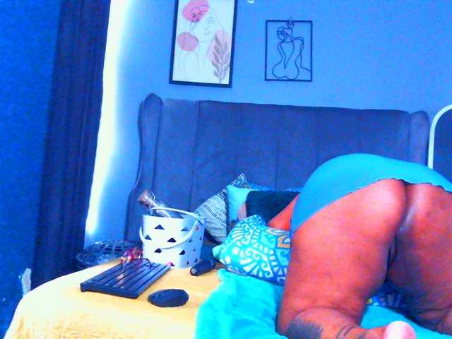 PearBlu38's BongaCams show and profile