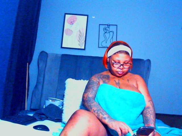 PearBlu38's BongaCams show and profile