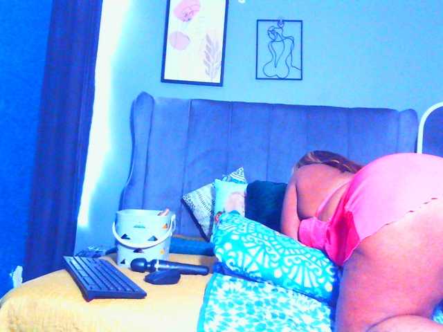 PearBlu38's BongaCams show and profile