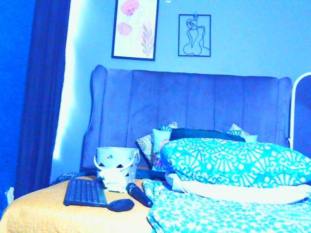 PearBlu38's BongaCams show and profile