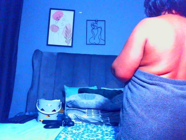 PearBlu38's BongaCams show and profile