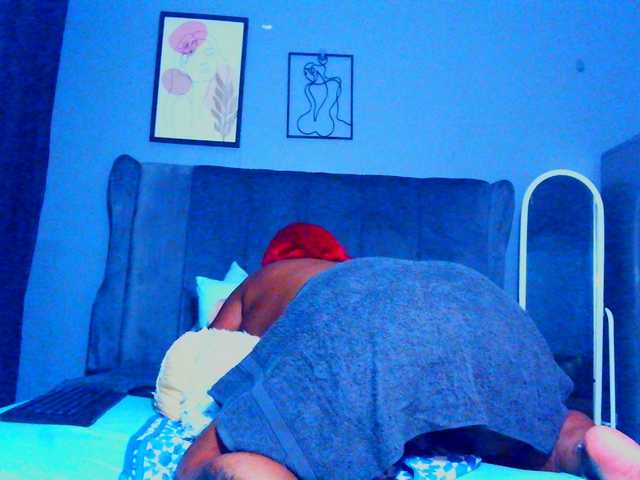 PearBlu38's BongaCams show and profile