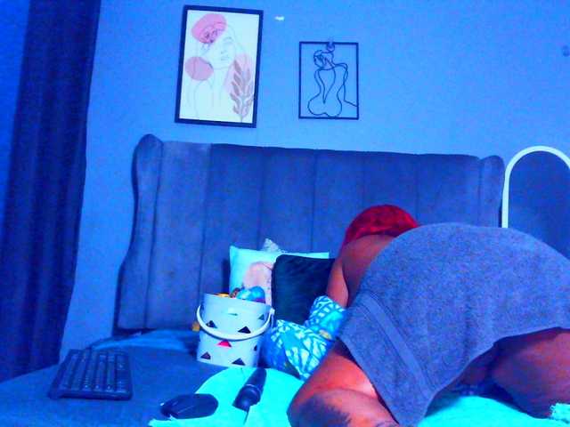 PearBlu38's BongaCams show and profile