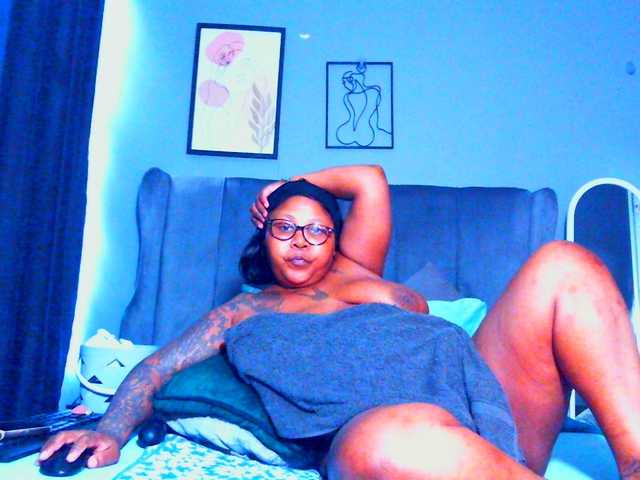 PearBlu38's BongaCams show and profile