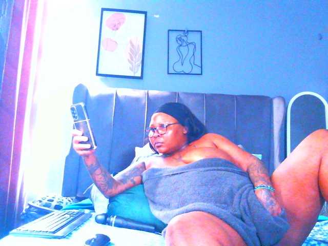 PearBlu38's BongaCams show and profile