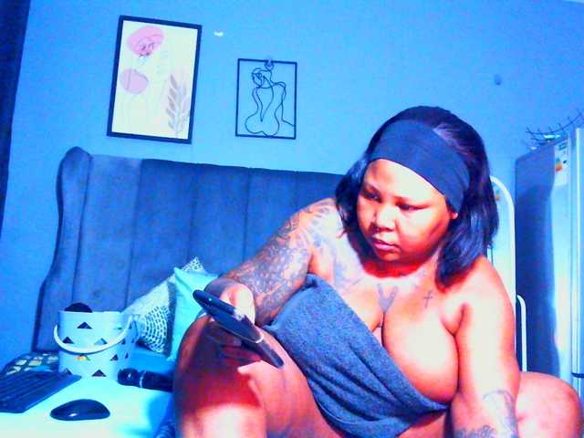 PearBlu38's BongaCams show and profile