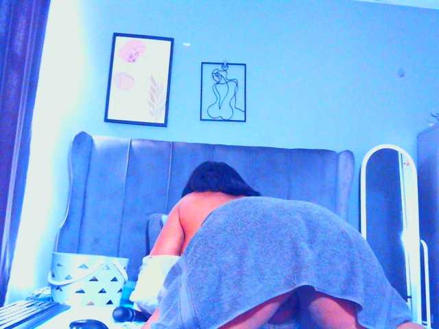 PearBlu38's BongaCams show and profile