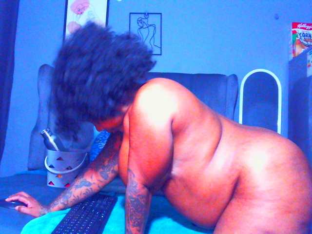 PearBlu38's BongaCams show and profile