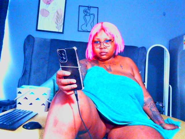 PearBlu38's BongaCams show and profile