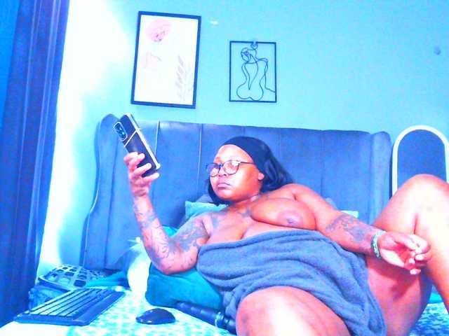 PearBlu38's BongaCams show and profile