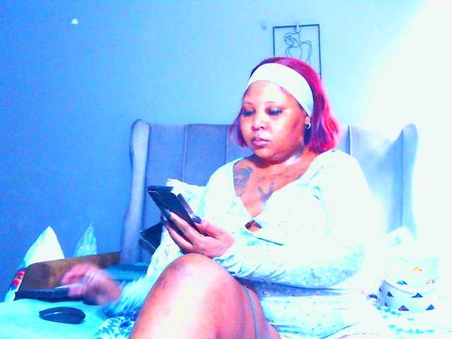 PearBlu38's BongaCams show and profile