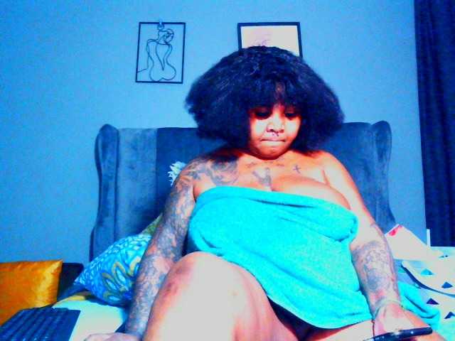 Explore PearBlu38, she wants to masturbate for you PearBlu38 from BongaCams