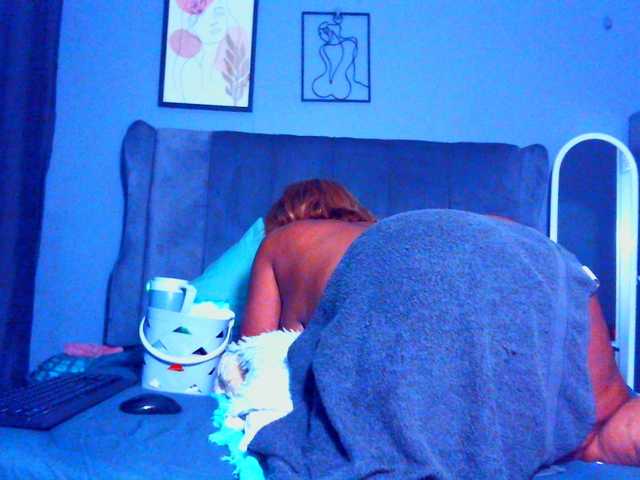 PearBlu38's BongaCams show and profile