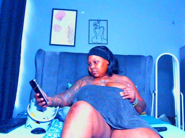 PearBlu38's BongaCams show and profile