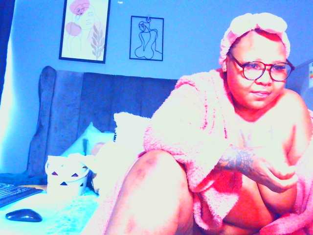 PearBlu38's BongaCams show and profile