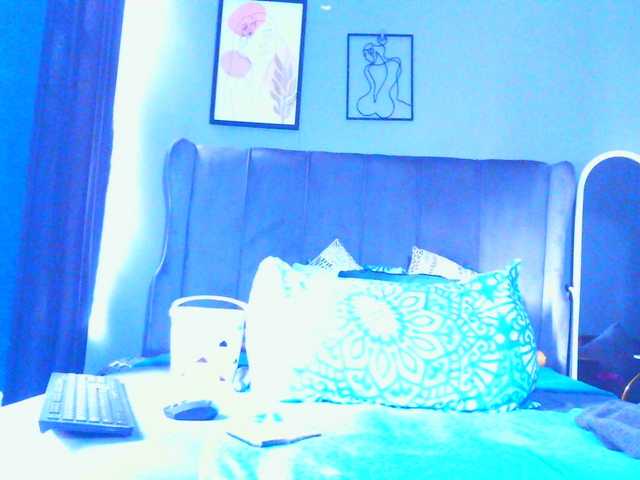 PearBlu38's BongaCams show and profile