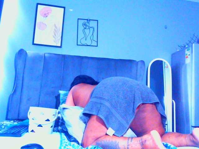 PearBlu38's BongaCams show and profile