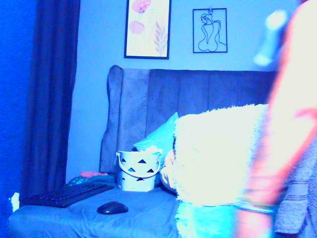 PearBlu38's BongaCams show and profile