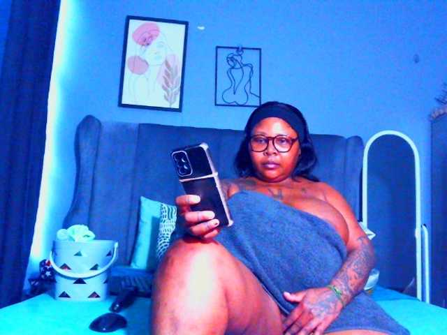 PearBlu38's BongaCams show and profile