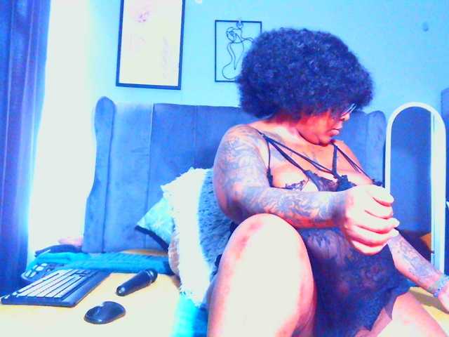 PearBlu38's BongaCams show and profile