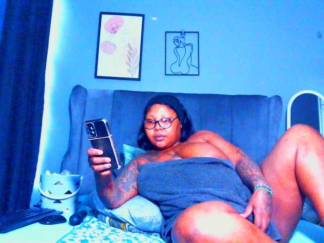 PearBlu38's BongaCams show and profile