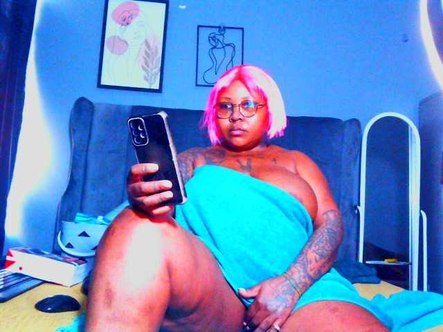 PearBlu38's BongaCams show and profile