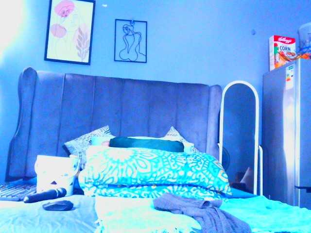 PearBlu38's BongaCams show and profile