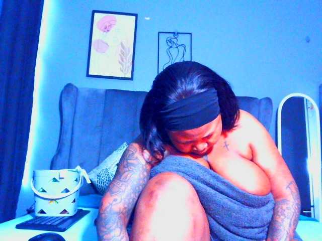 PearBlu38's BongaCams show and profile