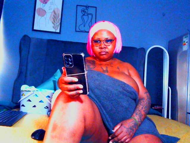 PearBlu38's BongaCams show and profile