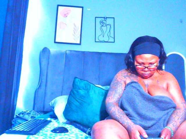 PearBlu38's BongaCams show and profile