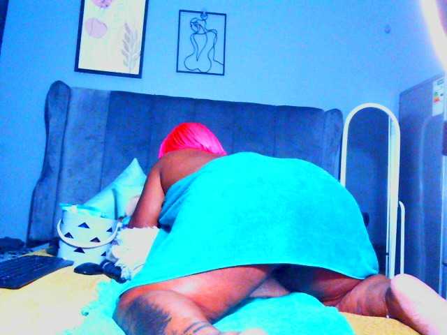 PearBlu38's BongaCams show and profile