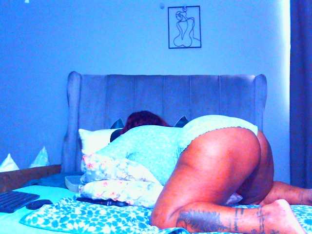 PearBlu38's BongaCams show and profile