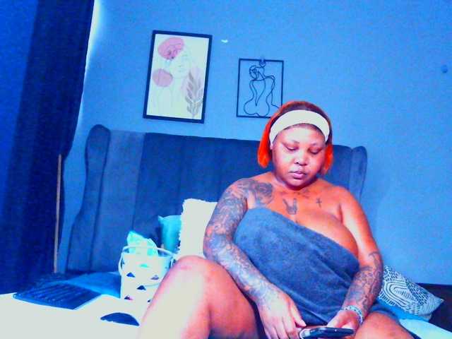 PearBlu38's BongaCams show and profile