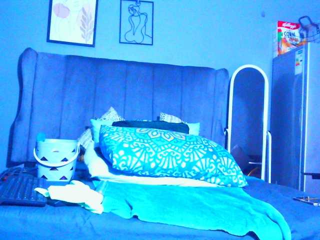 PearBlu38's BongaCams show and profile