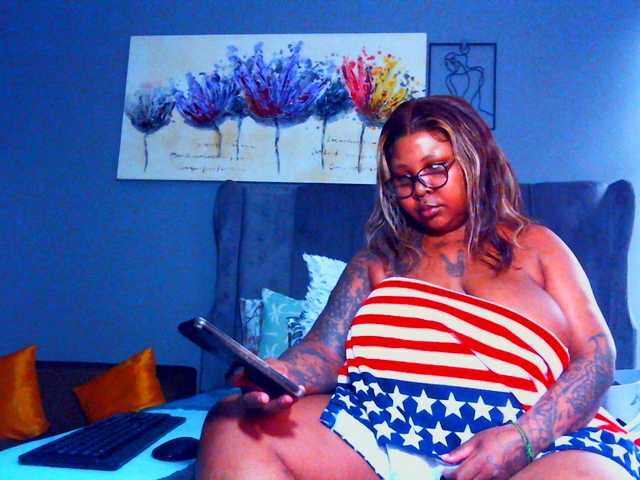 PearBlu38's BongaCams show and profile