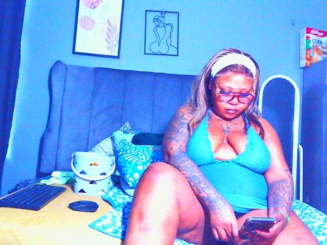 PearBlu38's BongaCams show and profile