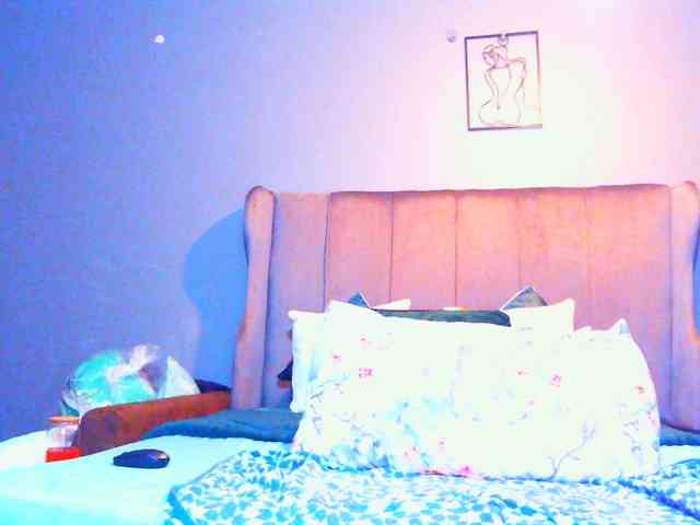 PearBlu38 Live Webcam on BongaCams