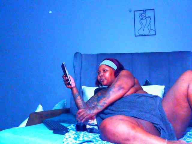 PearBlu38 Live Webcam on BongaCams